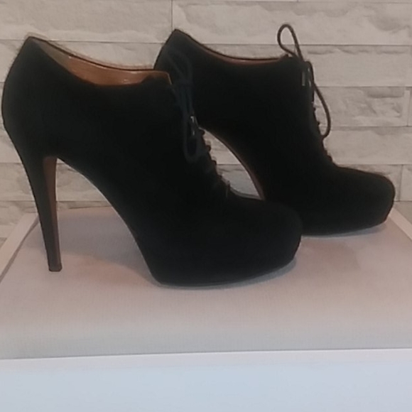 Gucci Shoes - GUCCI Authentic Women's shoes.